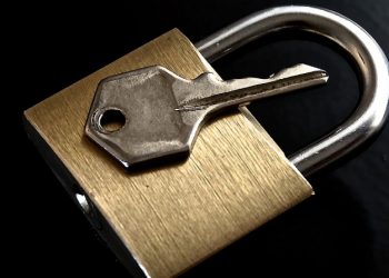 Menjaga Privasi Pasangan