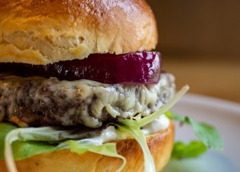 Sejarah Hamburger, Makanan Cepat Saji Sejak Abad Ke-13