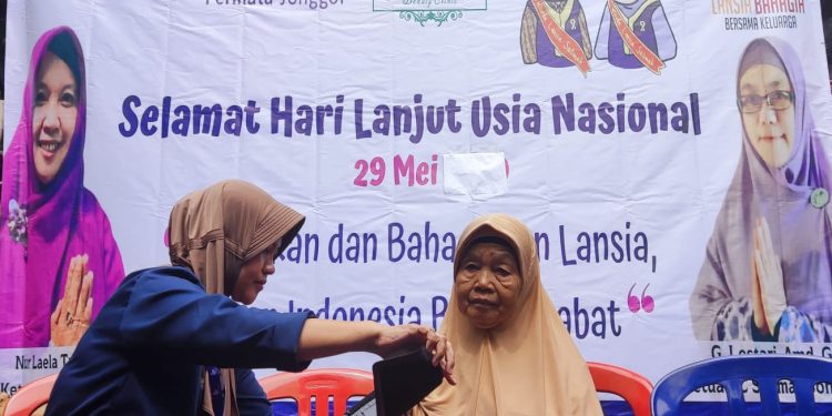 Peringati Hari Lansia, Salimah Jonggol Adakan Pelayanan Khusus Lansia
