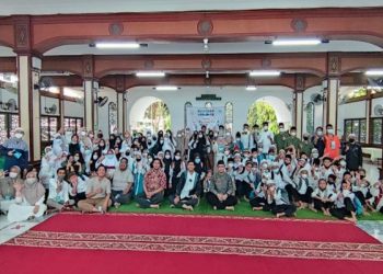 Nusantara Palestina Center Dukung RISKA Salurkan Vacuum Cleaner untuk 50 Masjid dan Berbagi Bingkisan Ramadan untuk 100 Anak Yatim Piatu dan Duafa