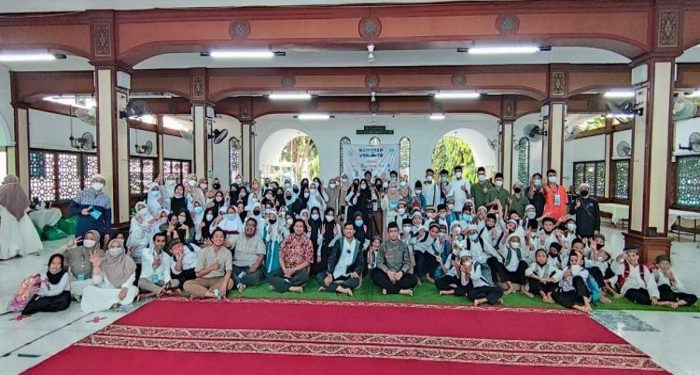 Nusantara Palestina Center Dukung RISKA Salurkan Vacuum Cleaner untuk 50 Masjid dan Berbagi Bingkisan Ramadan untuk 100 Anak Yatim Piatu dan Duafa