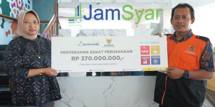 BAZNAS Terima Zakat Perusahaan PT Jamkrindo Syariah Rp370 Juta