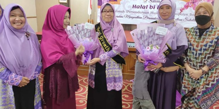 Salimah Bojonggede Raih Penghargaan Best Growth