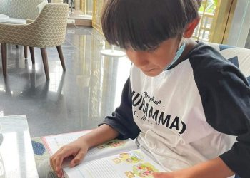 Anak TK Diajari Baca