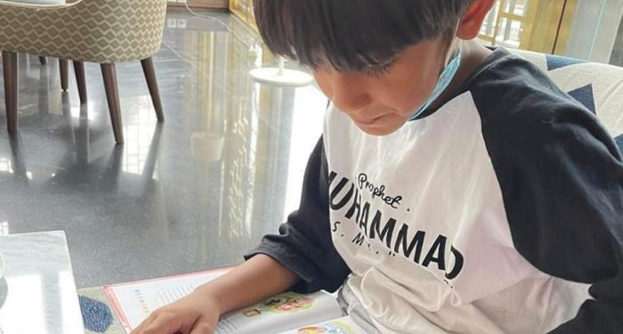 Anak TK Diajari Baca