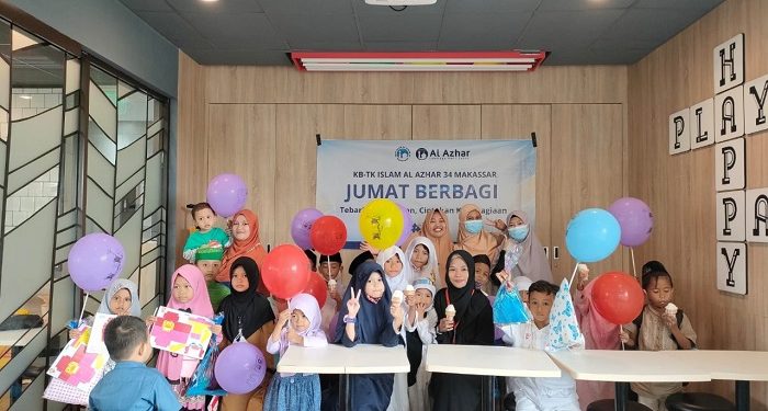 KB-TK Islam Al Azhar 34 Makassar Berbagi Bersama Anak Yatim Duafa