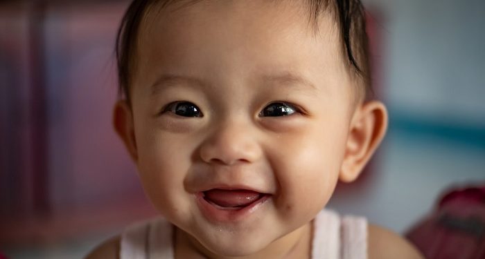 Tanda-Tanda Tumbuh Gigi Pada Si Kecil dan Cara Mengatasinya