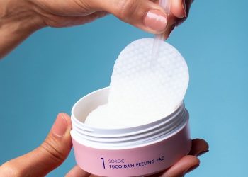 Malas Eksfoliasi Wajah? Kamu Bisa Pakai Peeling Pad