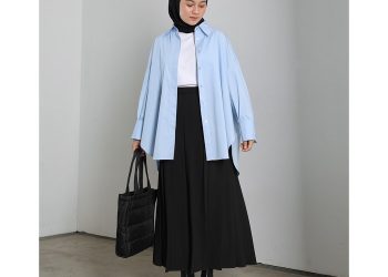 Inspirasi Outfit Skirt untuk Tampil Beda ke Kantor
