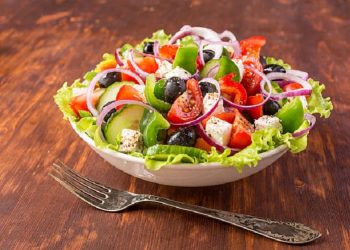 Resep Greek Salad Sederhana, Cuma 15 Menit