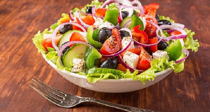 Resep Greek Salad Sederhana, Cuma 15 Menit