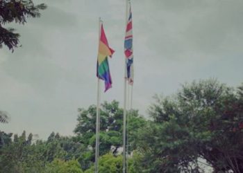 Bendera LGBT di Kedubes Inggris