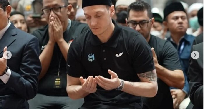 Jika Imam Shalatnya Duduk dan Tidak Mampu Berdiri, Bagaimana Makmumnya?
