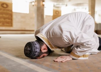 Shalat dua rakaat malam pertama