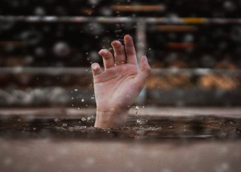 Cara Memberikan Pertolongan Pertama untuk Membantu Korban Tenggelam