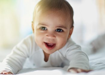 Melatih Si Kecil Untuk Berguling