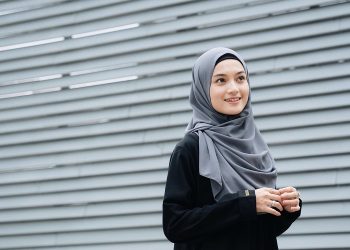 Tutorial Hijab Pashmina Syar'i Tanpa Jarum ala Jihan Salsabila
