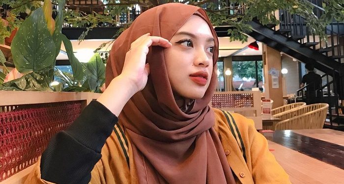 Inspirasi Gaya Hijab ala Selebgram Namira Mamora