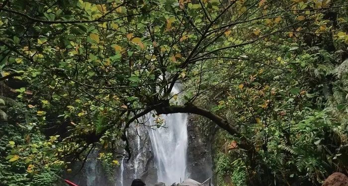 Trekking Seru di Curug Cikaracak