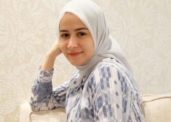 Rina Diana Mantap Berhijab Usai Putuskan Mualaf