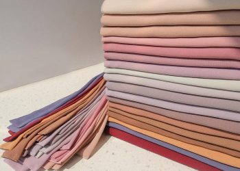 Tips Mudah Menyetrika Jilbab Segi Empat Agar Tegak dan Rapi