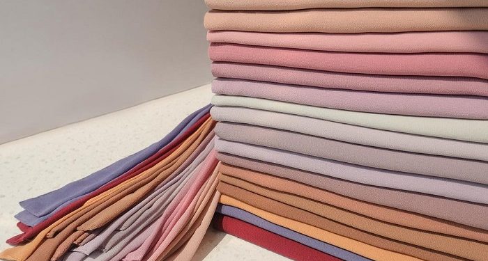 Tips Mudah Menyetrika Jilbab Segi Empat Agar Tegak dan Rapi