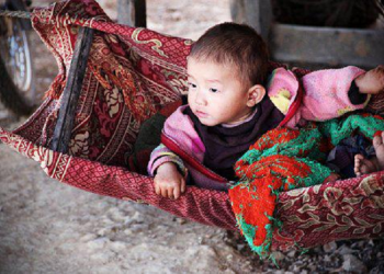 Tahapan-Tahapan Bayi Mengenali Bunda dan Orang-Orang di Sekitarnya