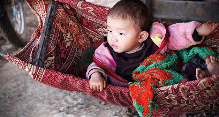 Tahapan-Tahapan Bayi Mengenali Bunda dan Orang-Orang di Sekitarnya