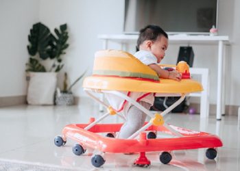 Baby Walker Tidak Membantu Si Kecil Belajar Berjalan