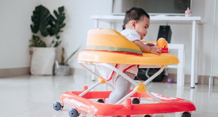 Baby Walker Tidak Membantu Si Kecil Belajar Berjalan
