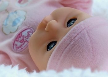 Manfaat Bermain Boneka Bayi Bagi Si Kecil