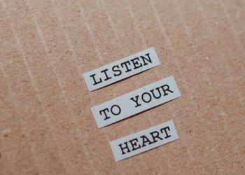 Menjadi Pendengar yang Baik untuk Anak