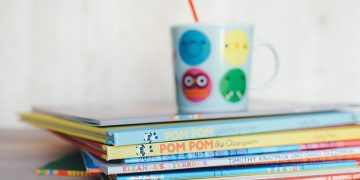 Membacakan Buku untuk Bayi Dapat Dilakukan Sedini Mungkin