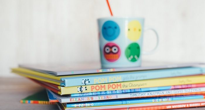 Membacakan Buku untuk Bayi Dapat Dilakukan Sedini Mungkin