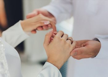 Suami Istri Tidak Mempersulit Pasangannya