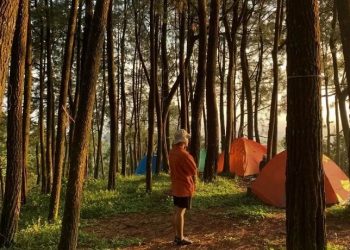 Traveling ke Alam? Ini 3 Produk Skincare yang Harus Kamu Pakai