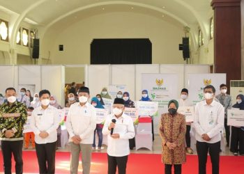 Badan Amil Zakat Nasional (BAZNAS) RI memberikan bantuan BAZNAS Santripreneur kepada para santri yang berada di Jawa Timur.