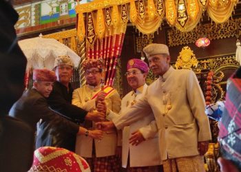 Mantan Menteri Sosial Dr. Salim Diberi Gelar Adat Yang Mulia Datuan Satria Negara