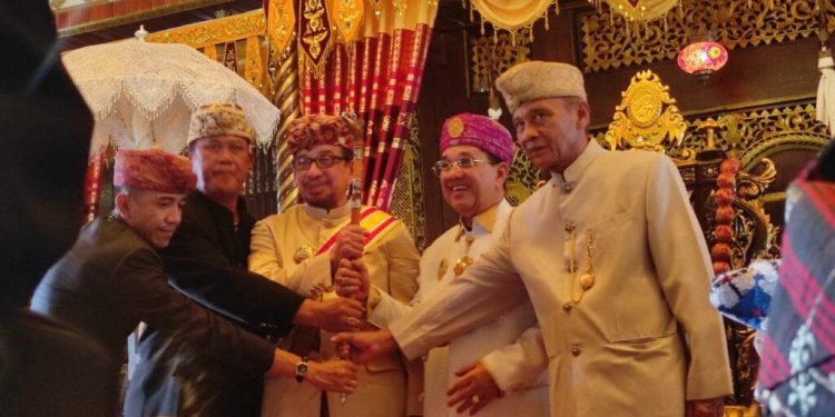 Mantan Menteri Sosial Dr. Salim Diberi Gelar Adat Yang Mulia Datuan Satria Negara