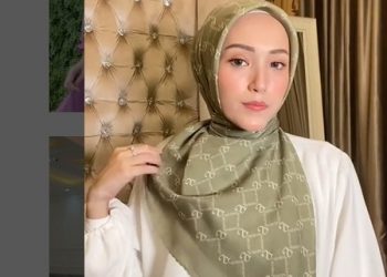 Tutorial Hijab Segi Empat Menutup Dada ala Adelia Pasha