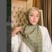 Tutorial Hijab Segi Empat Menutup Dada ala Adelia Pasha