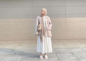 OOTD Warna Netral ala Denisa Rani Menarik Perhatian