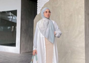 Inspirasi Outfit Semi Formal ala Richa Etika Ulhaq