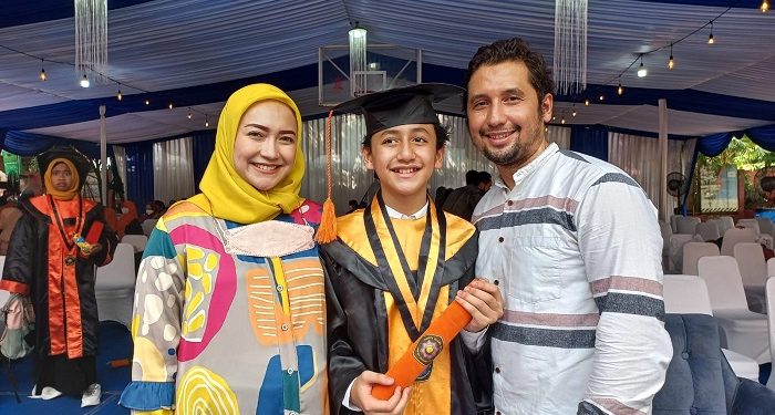 Corry Pamela dan Umar Syarief Altaz Kompak Tanamkan Nilai Agama pada Anak Sejak Usia Dini