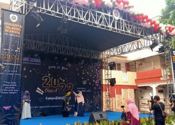 Pengalaman Tak Terlupakan Para Wisudawati Jakarta Islamic School