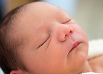 Mengatasi Hidung Tersumbat pada Si Kecil