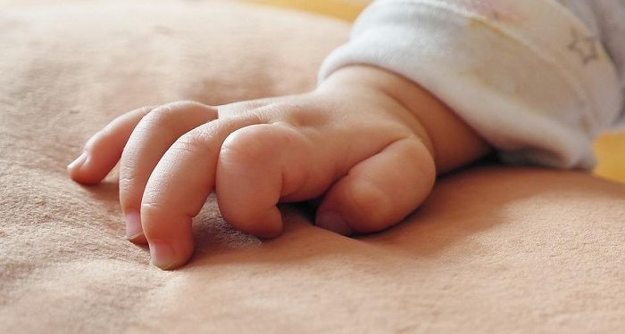 Tanda-Tanda Keterlambatan Perkembangan Anak Hingga Usia 12 Bulan