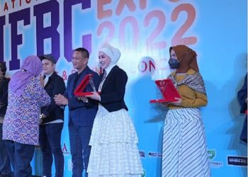 Selamat, Artis Bella Shofie Raih Celebpreneur Award 2022