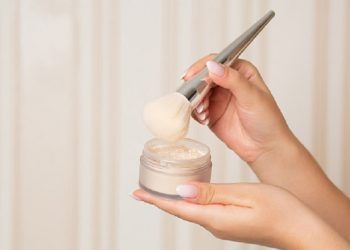 Tutorial Soft Makeup yang Bikin Wajah Awet Muda