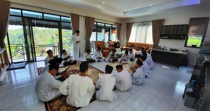 Karena Gurunya pada Shaum Daud  